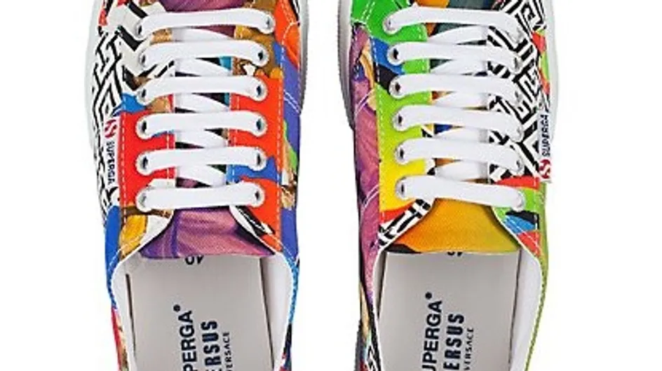 Superga rencontre Versus Versace pour une collection de baskets colorées