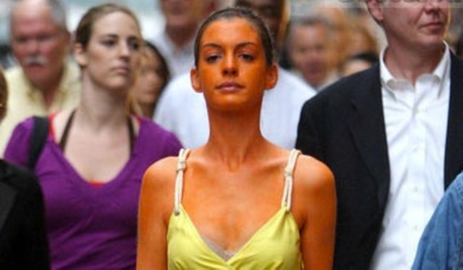 22 Stages Every Girl Goes Through With Fake Tan