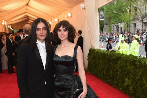 Theyskens y Felicity Jones