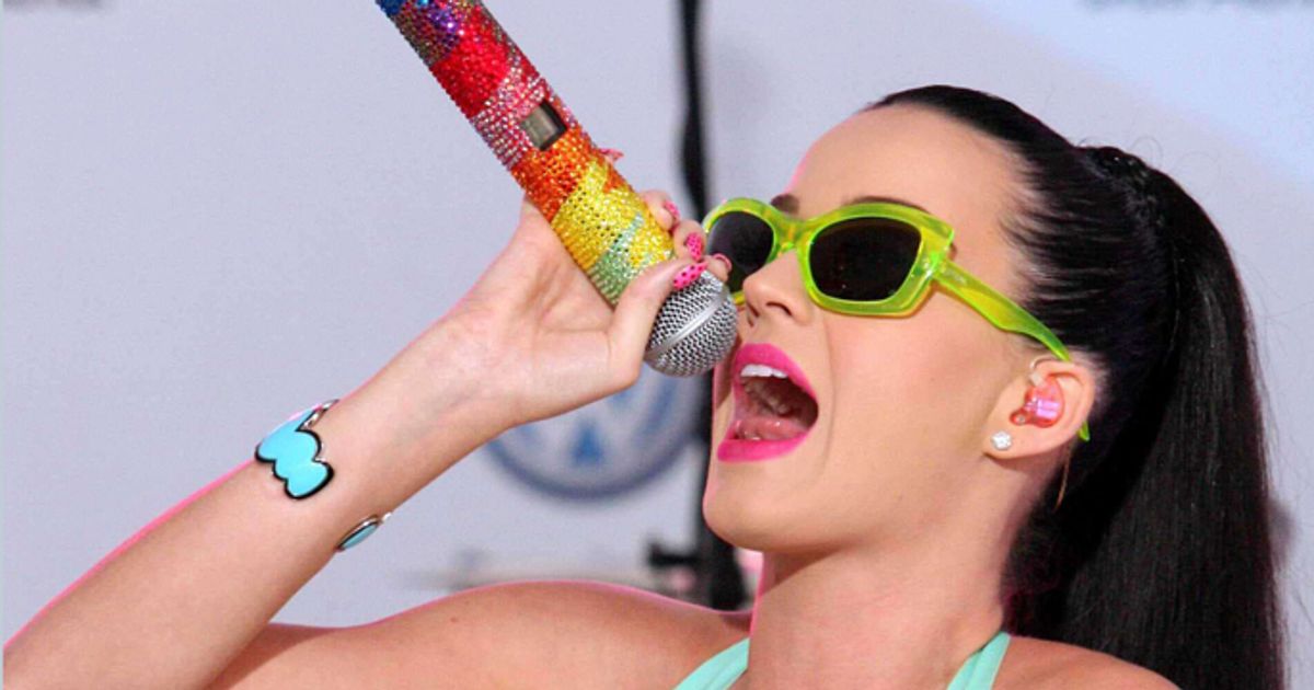 20-epic-and-easy-karaoke-songs-for-women
