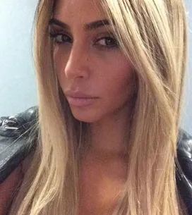 Kim Kardashian vuelve a ser rubia... ¡por un ratito! Repasamos todos sus cambios de look