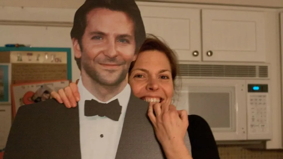 Fan de l'acteur, elle vit avec un Bradley Cooper en carton (Photos)