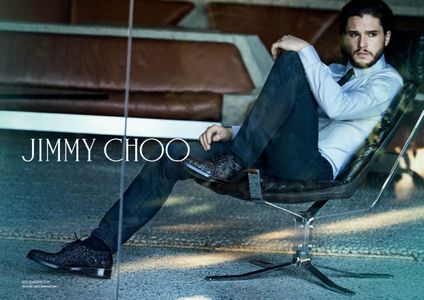 Jimmy Choo con Kit Harington