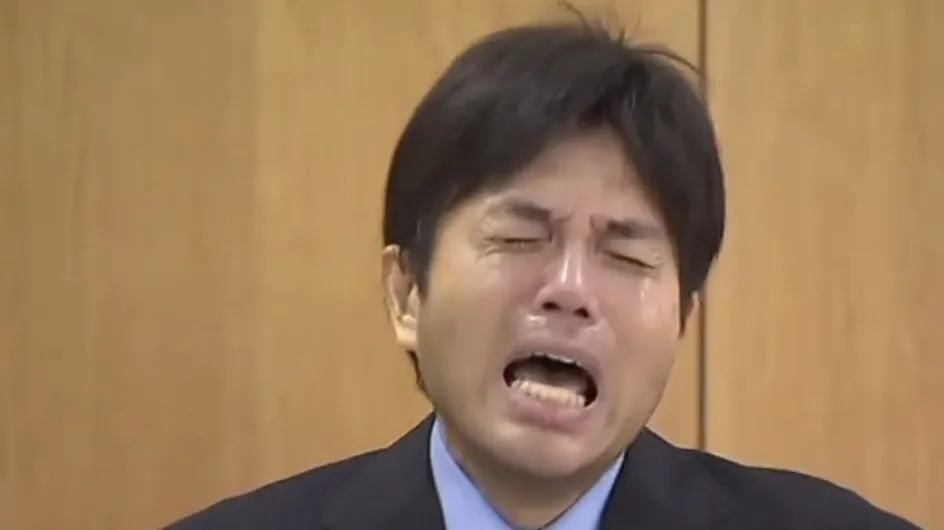 Les excuses surjouées d'un député japonais en font la risée du web (Vidéo)