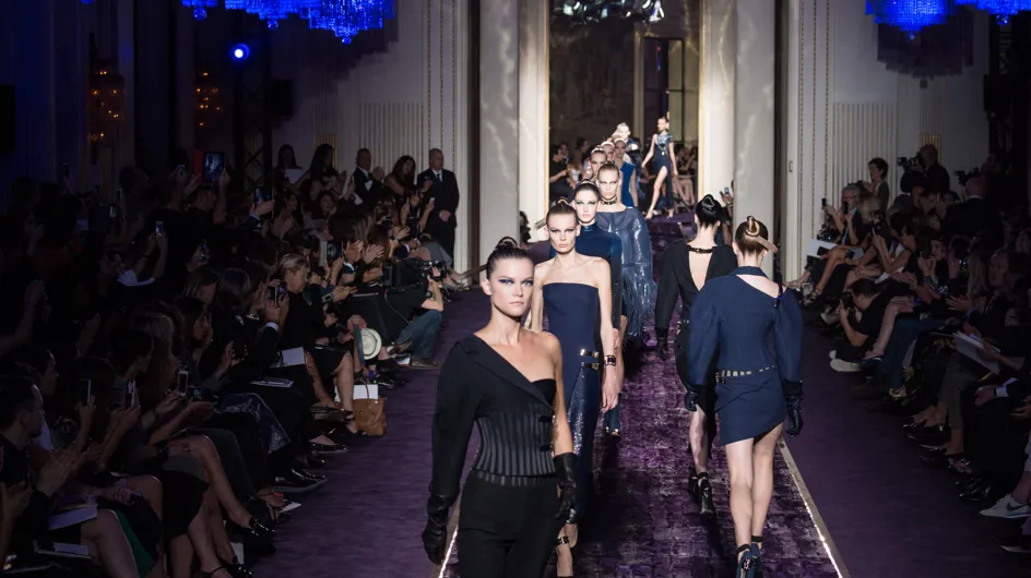 Atelier Versace : Le défilé Haute Couture Automne-Hiver 2014/2015 en vidéos