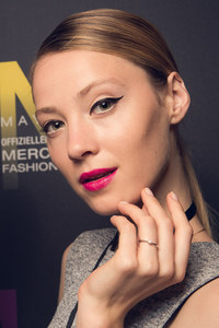 Das Make-up der Show von Riani