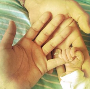 Raquel del Rosario y Pedro Castro con su hijo Leo