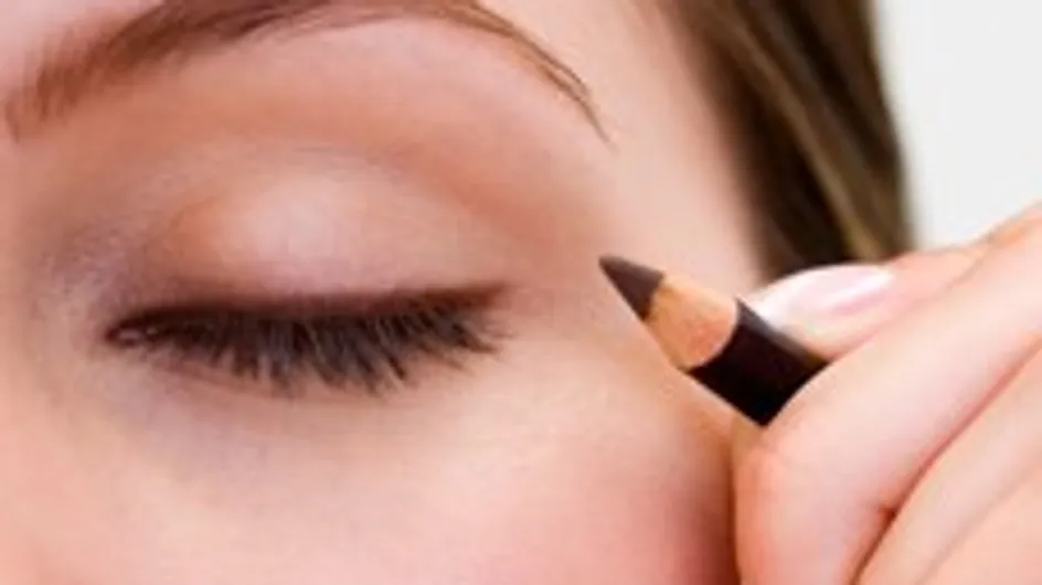 How to apply eyeliner: applying eyeliner