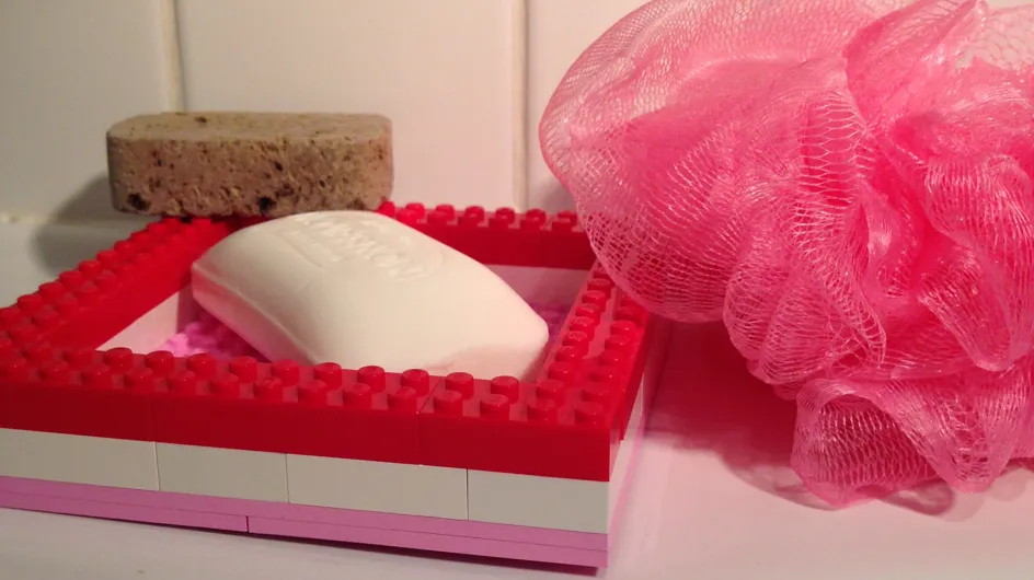 Tuto : réalisez un étonnant porte-savon en briques LEGO® !