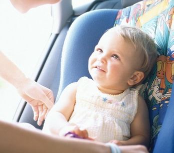 Attacher Un Enfant Dans Un Siege Auto Mode D Emploi