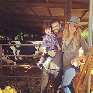 Shakira, Piqué y Milan