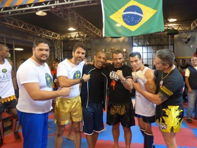 Muay Thai na academia de Gael