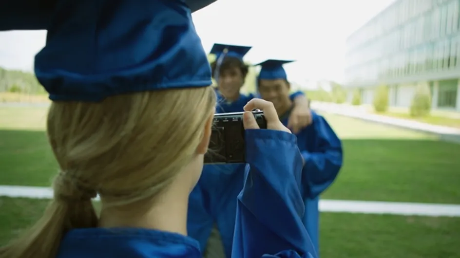 Un estudio fotográfico ofrece a los graduados universitarios la opción de adelgazarlos digitalmente