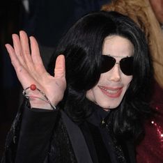 Le gant de Michael Jackson s'envole à 192 000 dollars !