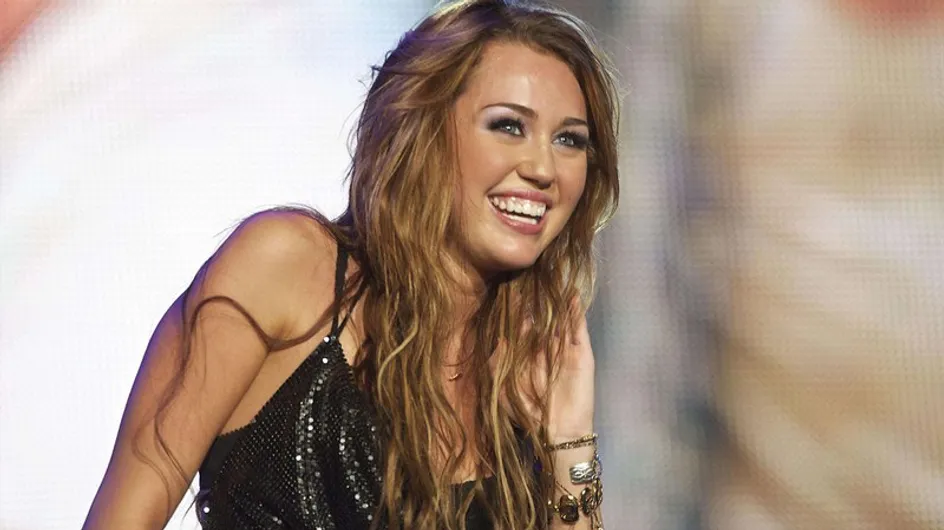 Vidéo : Miley Cyrus fume une herbe hallucinogène