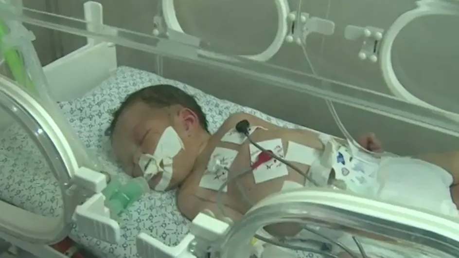 Gaza : Ce bébé miraculé survit à un bombardement et au décès de sa maman