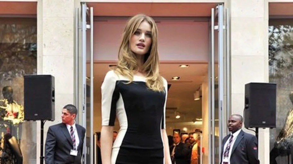Rosie Huntington-Whiteley : sexy pour l'inauguration de Marks & Spencer