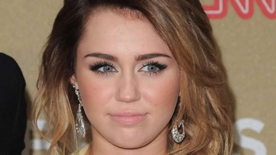 Miley Cyrus : tout seins dehors...