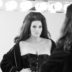 Schönheit zeigt sich nicht auf der Waage! Im Pirelli-Kalender ist jetzt erstmals ein Plus-Size-Model