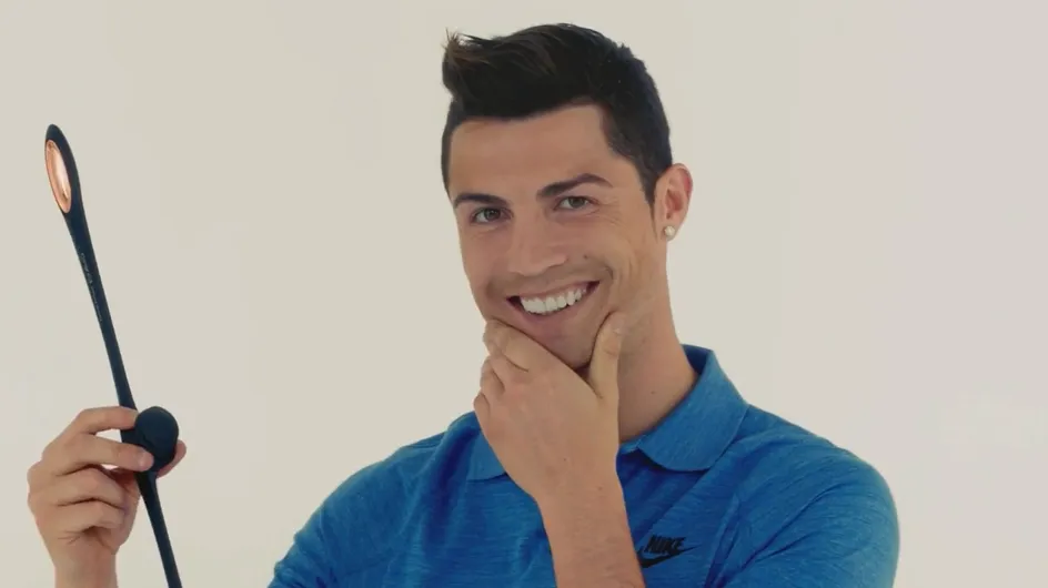 Cristiano Ronaldo, imagen en Asia de un extraño artilugio para hacer gimnasia facial