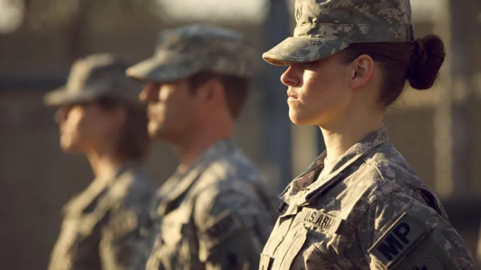 Kristen Stewart : Militaire de choc pour Camp X-Ray (Photos et vidéo)