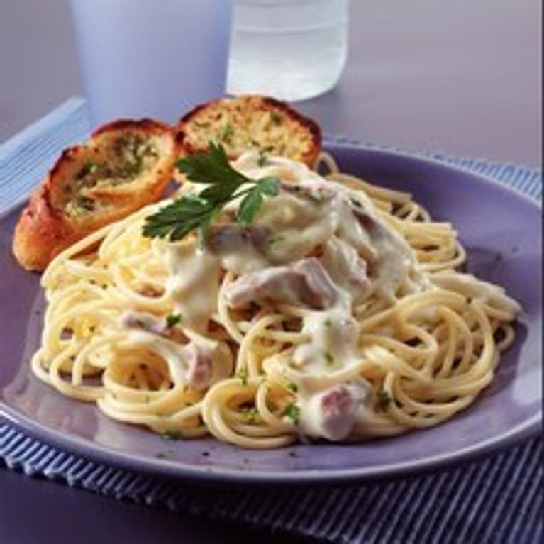 Käse Sahne Soße Carbonara Zu Pasta — Rezepte Suchen