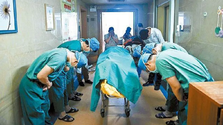 L'émouvant hommage d'une équipe de chirurgiens devant un enfant donneur d'organes
