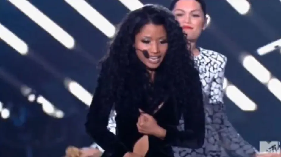 MTV VMA 2014 : Nicki Minaj manque de perdre sa robe sur scène (Vidéo)