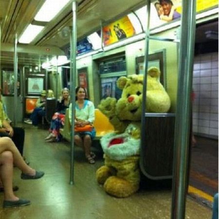 En el Metro pasan cosas muy raras y @SubwayCreatures ha venido para  contártelo