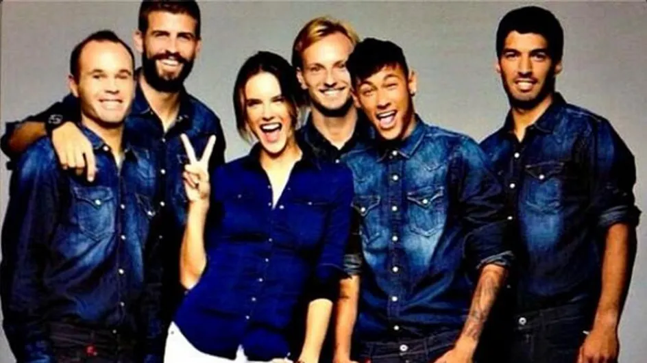 Una campaña de moda une a Alessandra Ambrosio y varios jugadores del Barça