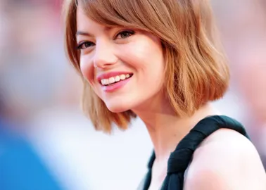 coupe de cheveux emma stone bob 2023