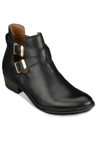 Stiefeletten mit Cut Outs von Oxmox / 89,95 €