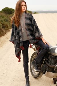 Poncho Peter Hahn in alpaga, 669,95 €