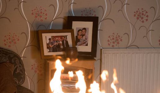 Eastenders 16/09 – Alfie charges into the burning house