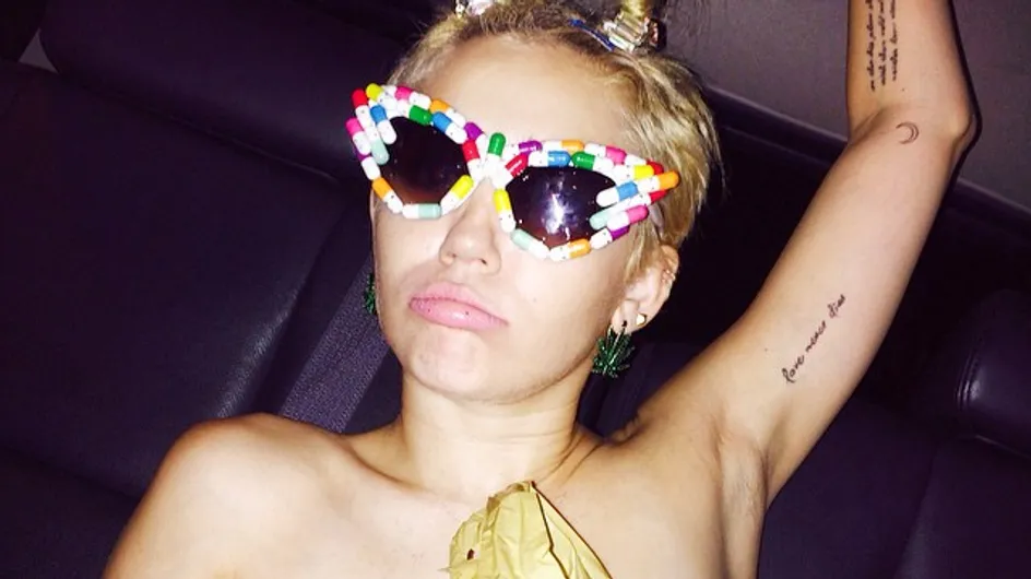Miley Cyrus : Elle oublie le haut pendant la Fashion Week de New York (Photos)