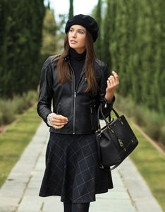 Chaqueta de cuero y falda- Lauren