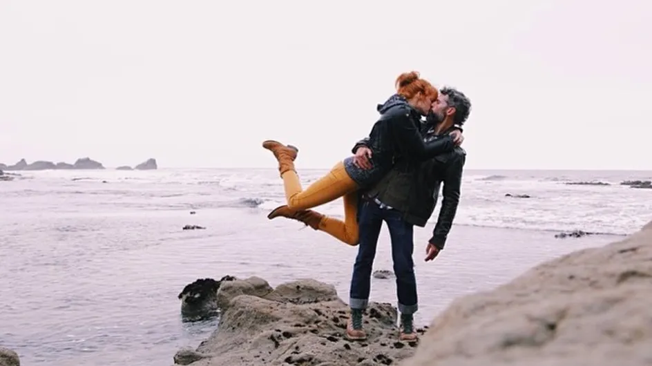 Ce couple immortalise ses voyages en reproduisant le même baiser à chaque destination (Photos)