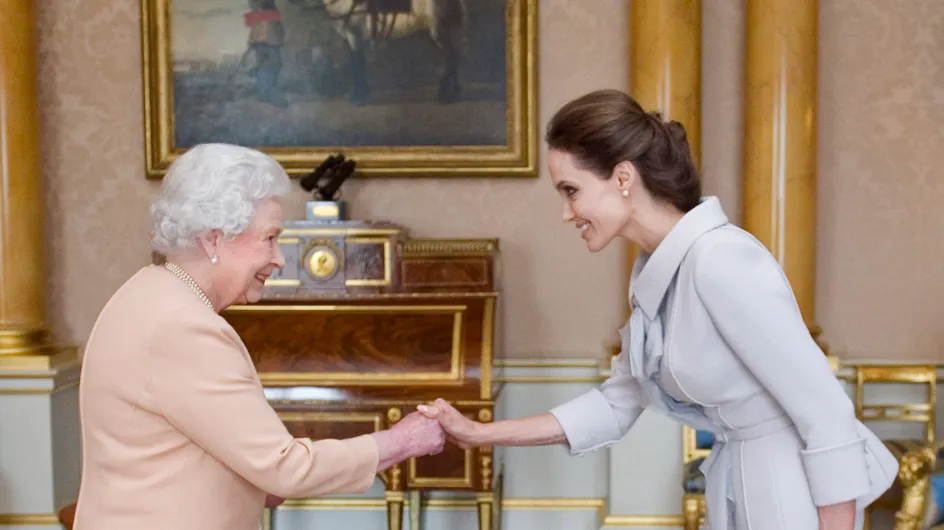 Angelina Jolie condecorada por la reina Isabel II por su lucha contra la violencia sexual