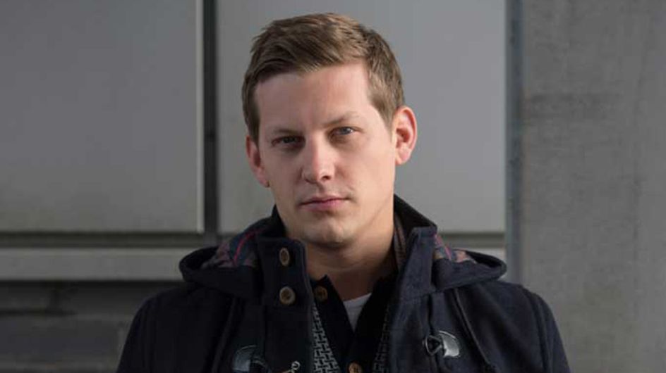 Hollyoaks 05/12 - John Paul and Lockie struggle to keep their hands off each other