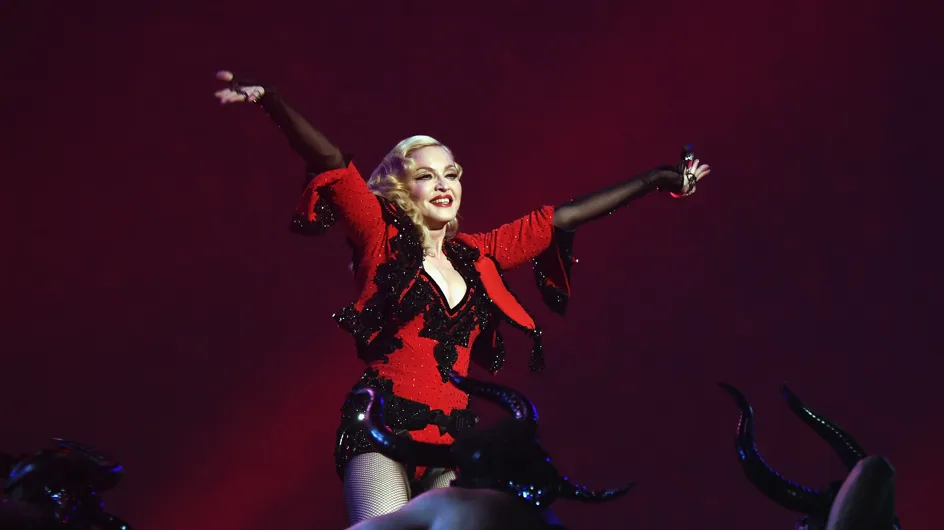 Quand Madonna montre ses fesses sur le tapis rouge des Grammy Awards (Photos)