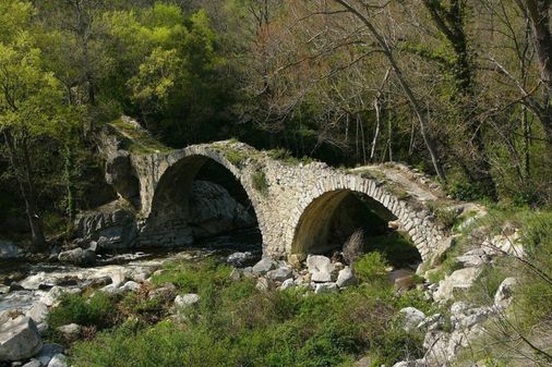 Puente Antiguo, ubicado al sur de Francia
