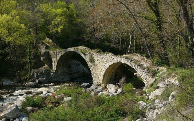 Puente Antiguo, ubicado al sur de Francia