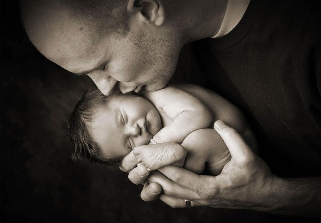 Des Photos Poignantes De Parents Posant Avec Leur Bebe