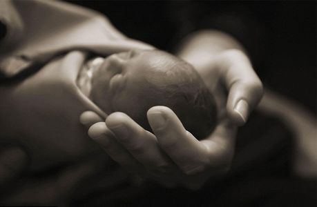 Des Photos Poignantes De Parents Posant Avec Leur Bebe