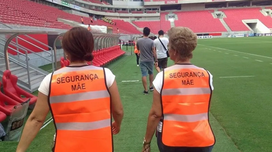 Quand les mamans des supporters de foot brésiliens assurent la sécurité du match