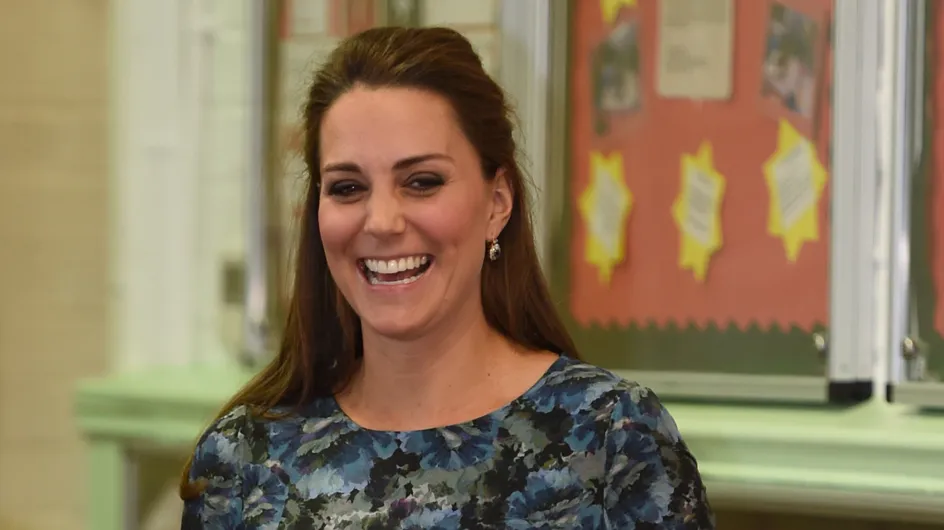 Kate Middleton affiche son baby bump bien rond (Photos)
