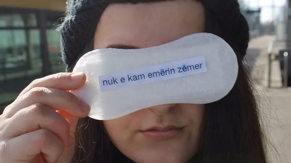 Une Allemande défend le féminisme avec des protections hygiéniques