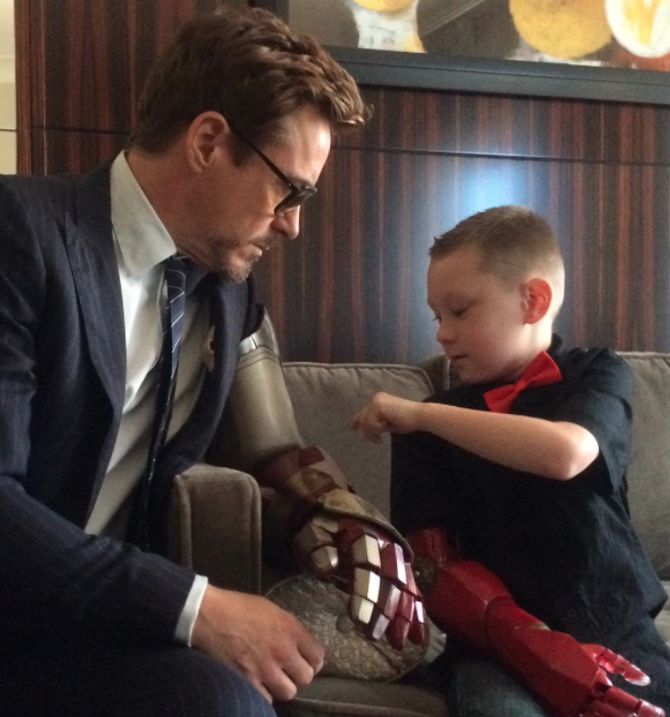 Robert Downey Jr. insieme al piccolo Alex