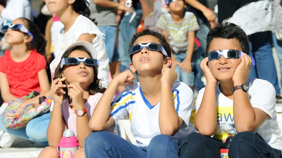 Des enfants privés de récré à cause de l'éclipse solaire