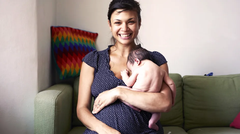 ¡Feliz cumpledía! La fotógrafa que celebra la vida capturando imágenes de madres con sus bebes recién nacidos